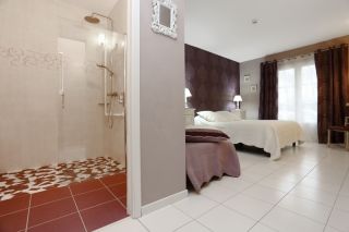 house 19 Rooms for sale on PERIGUEUX (24000)