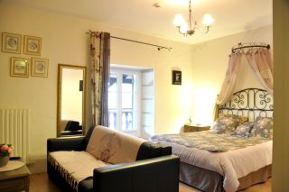 house 19 Rooms for sale on PERIGUEUX (24000)