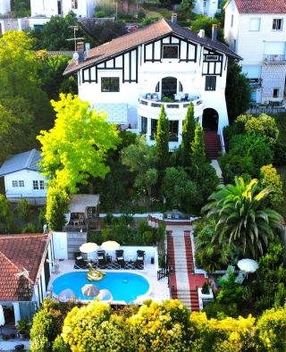house 10 Rooms for sale on AGEN (47000)