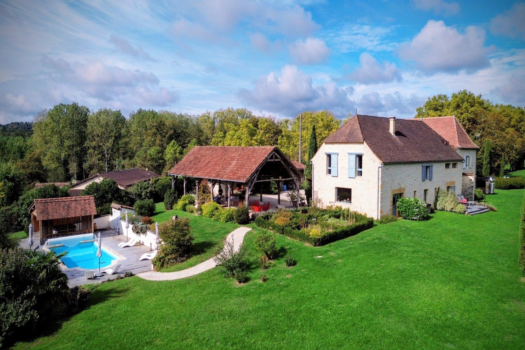 house 13 Rooms for sale on GOURDON (46300)