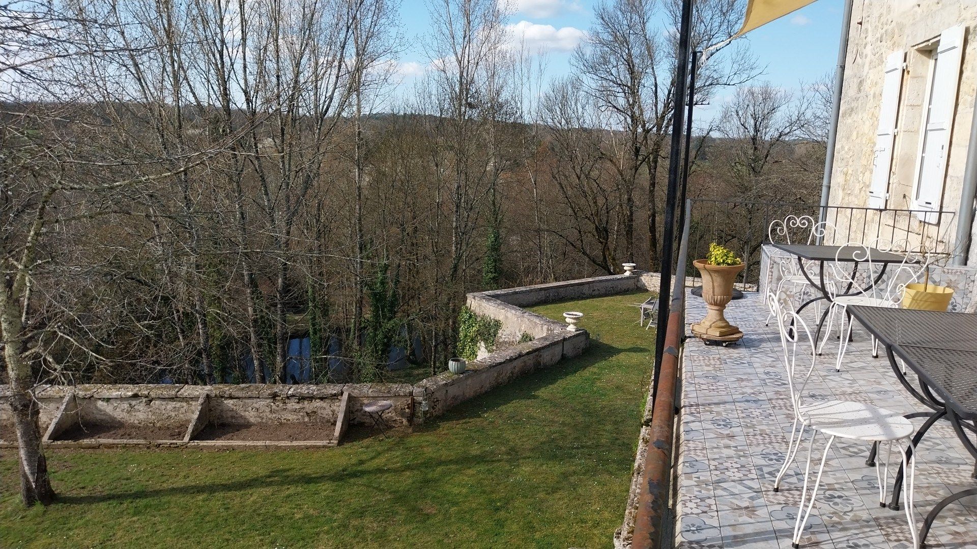 house 11 Rooms for sale on CHAMPAGNAC DE BELAIR (24530)