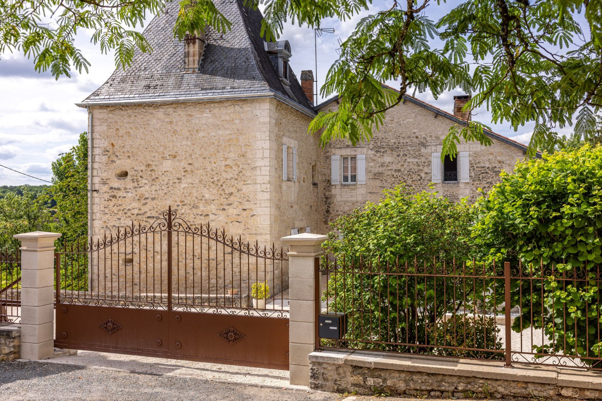 house 10 Rooms for sale on BRANTOME EN PERIGORD (24310)