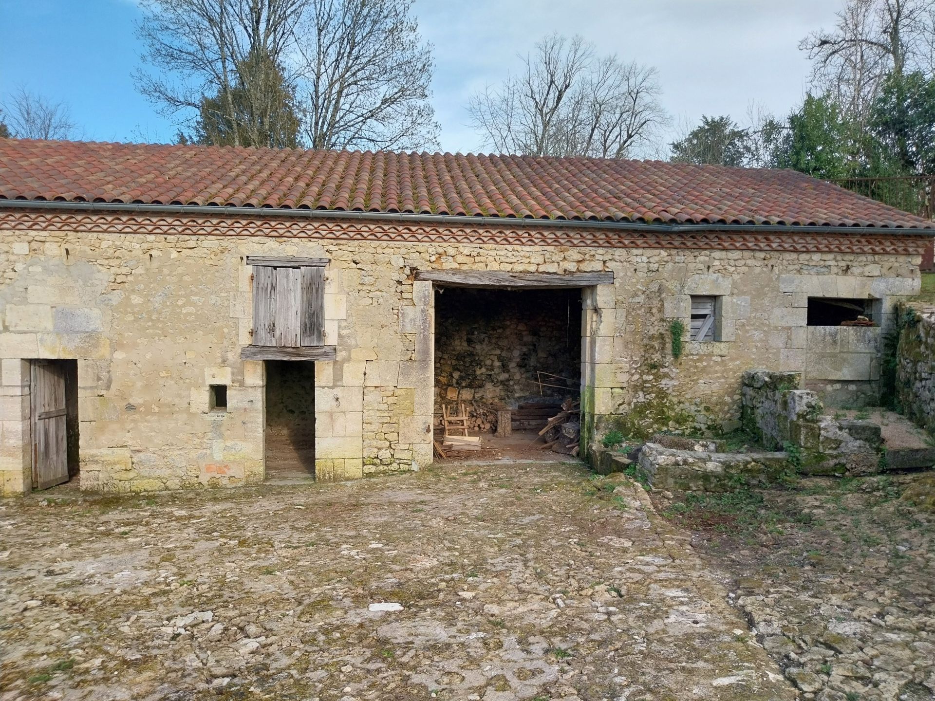 house 11 Rooms for sale on CHAMPAGNAC DE BELAIR (24530)