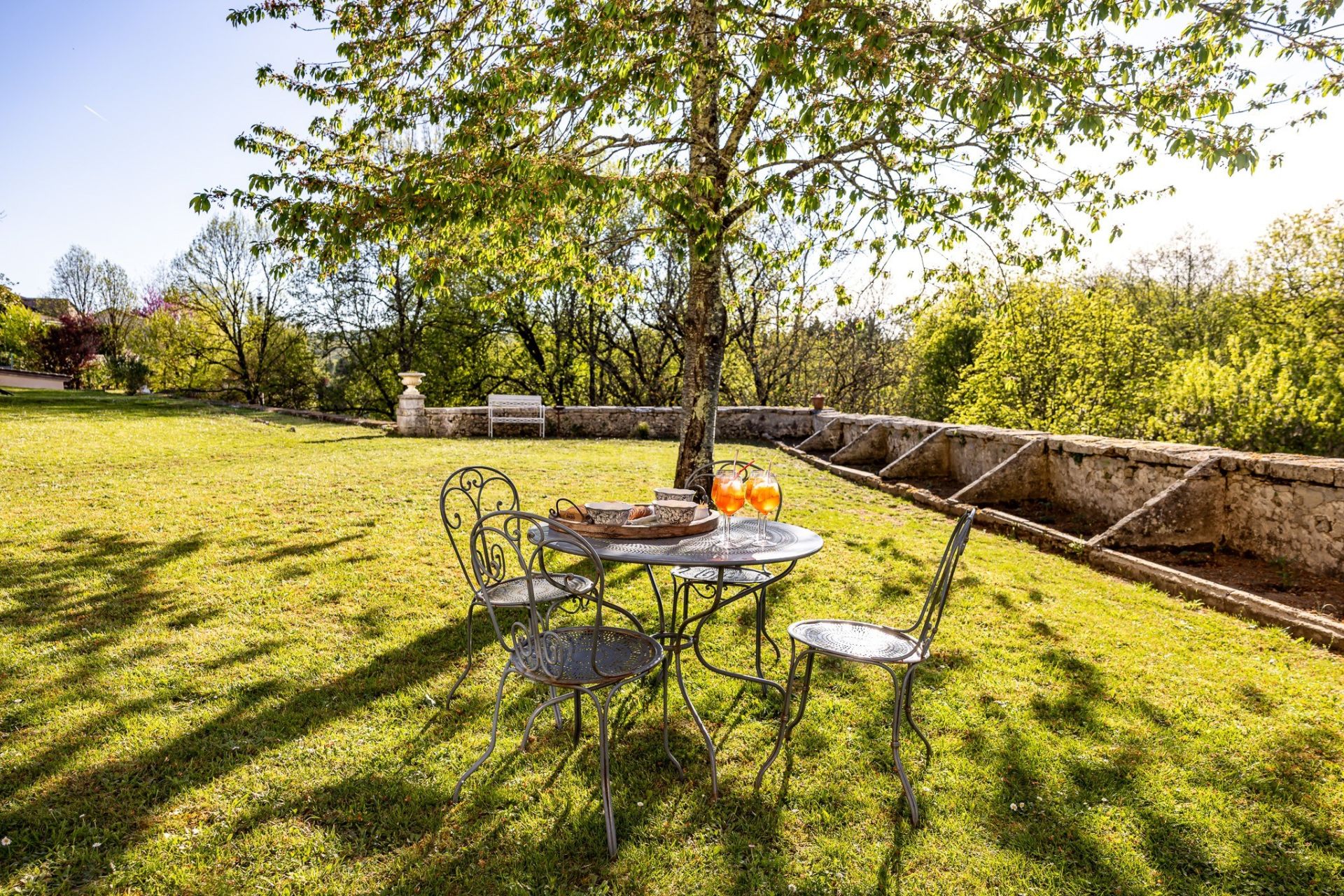 house 10 Rooms for sale on BRANTOME (24310)