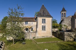 house 10 Rooms for sale on BRANTOME (24310)