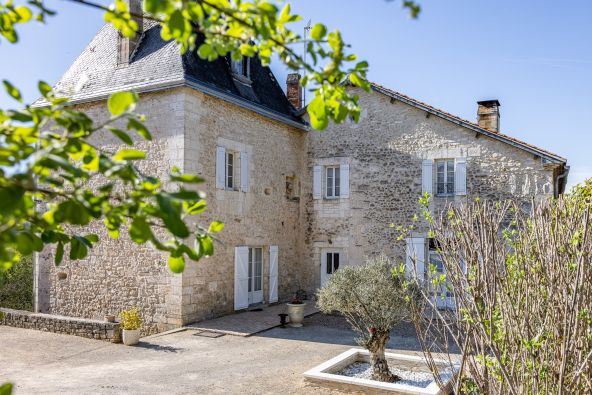 Vente Maison Champagnac-de-Belair 10&nbsp;Pièces 370&nbsp;m²