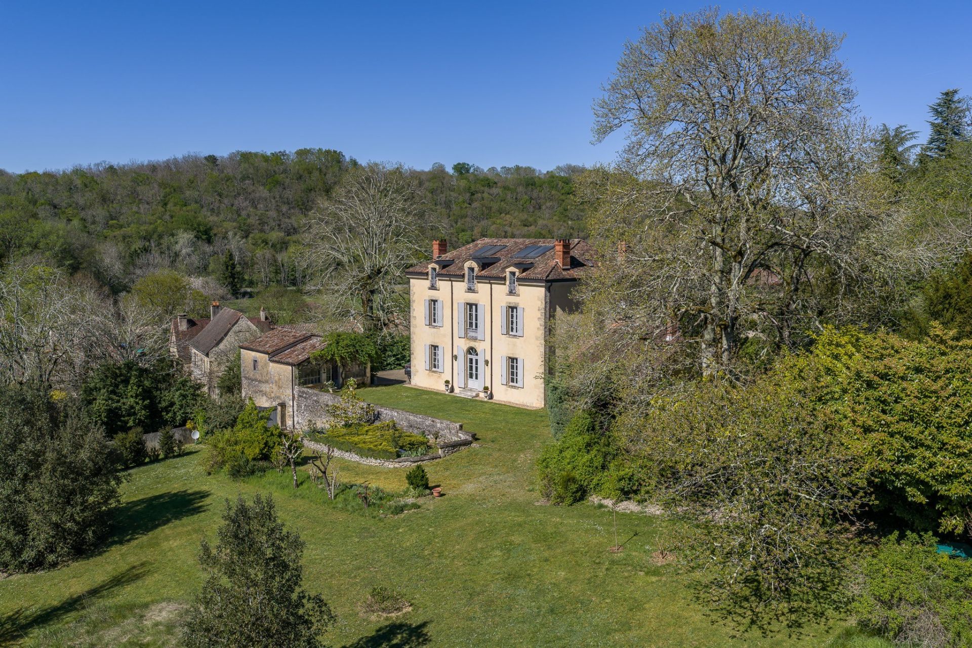 house 14 Rooms for sale on BERGERAC (24100)