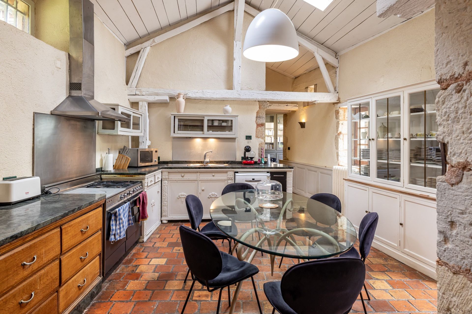 house 15 Rooms for sale on PERIGUEUX (24000)