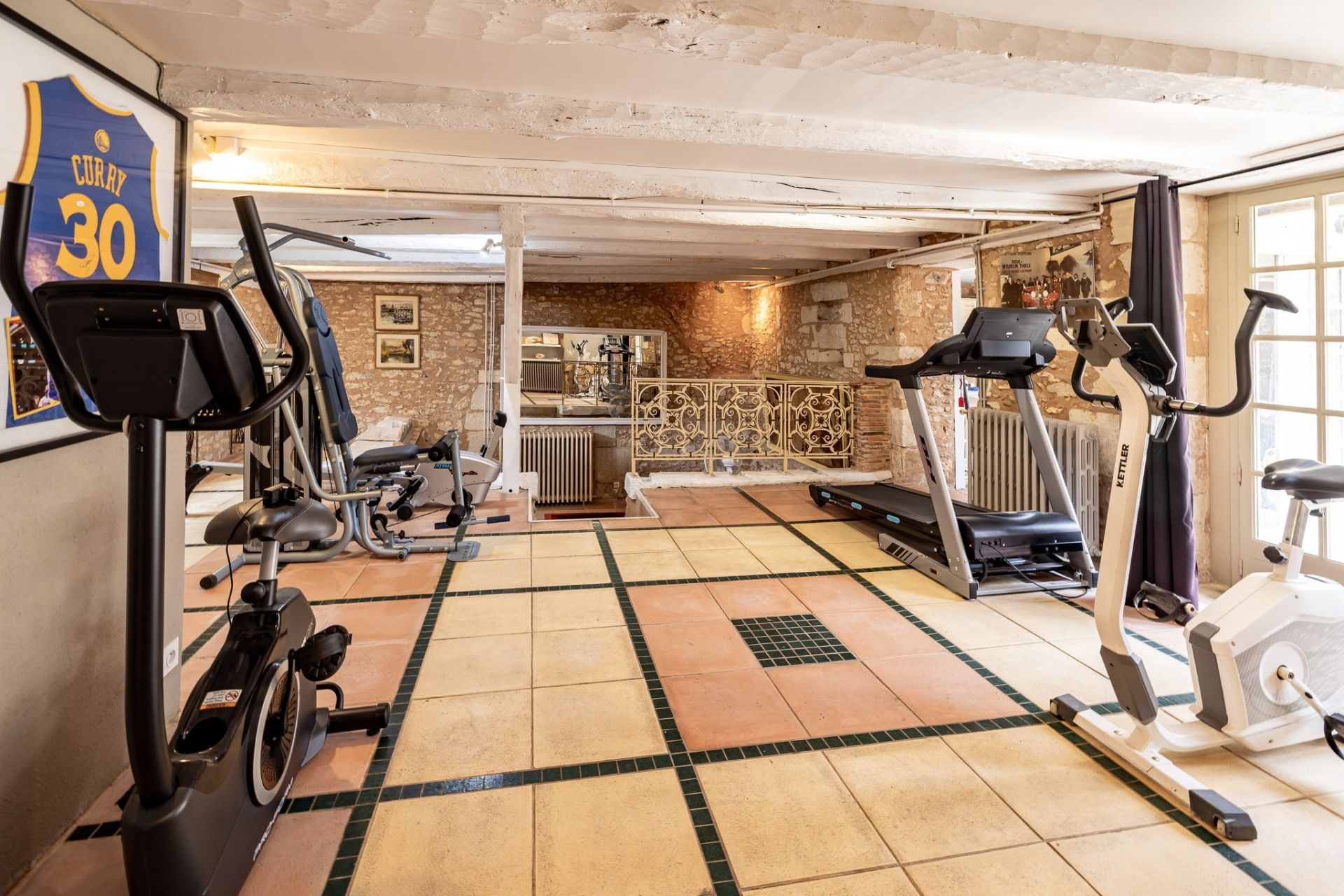 house 15 Rooms for sale on PERIGUEUX (24000)