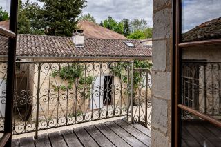 house 15 Rooms for sale on PERIGUEUX (24000)