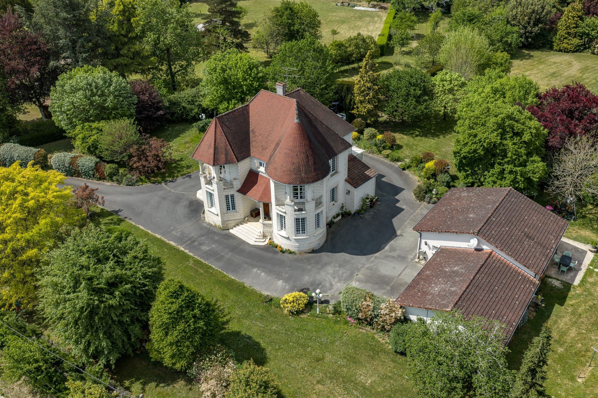 maison 8 Pièces en vente sur NEUVIC (24190)
