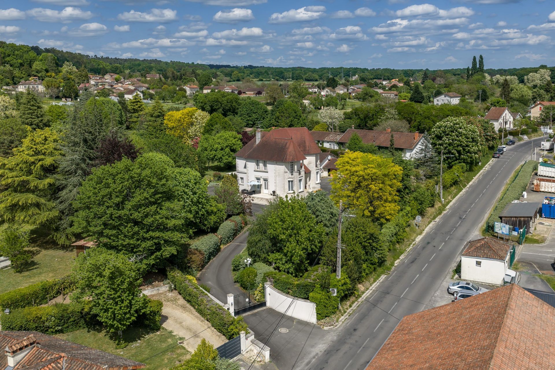 maison 8 Pièces en vente sur NEUVIC (24190)