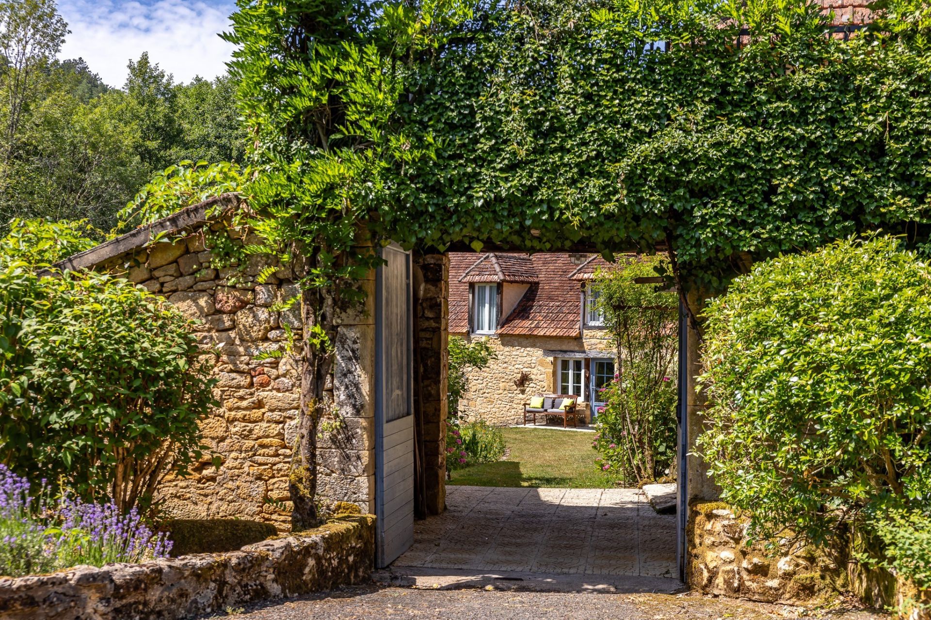 maison 15 Pièces en vente sur LES EYZIES (24260)