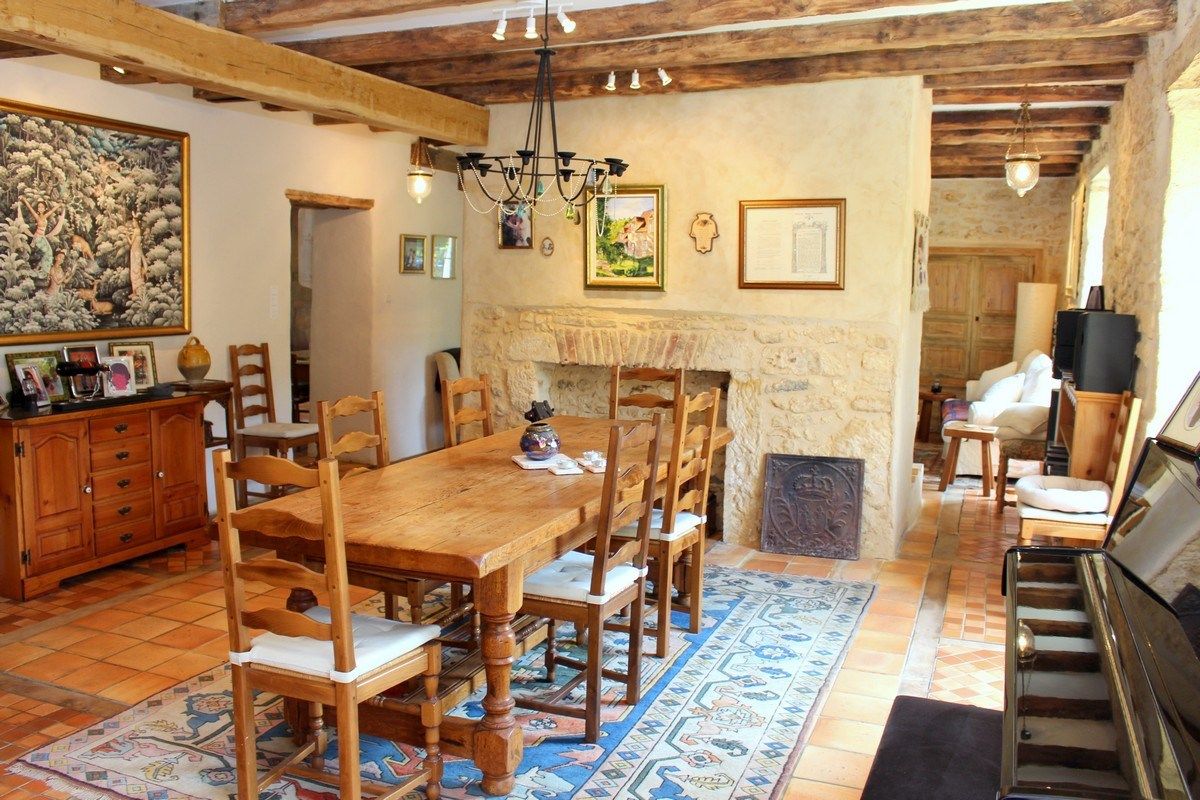 maison 15 Pièces en vente sur LES EYZIES (24260)