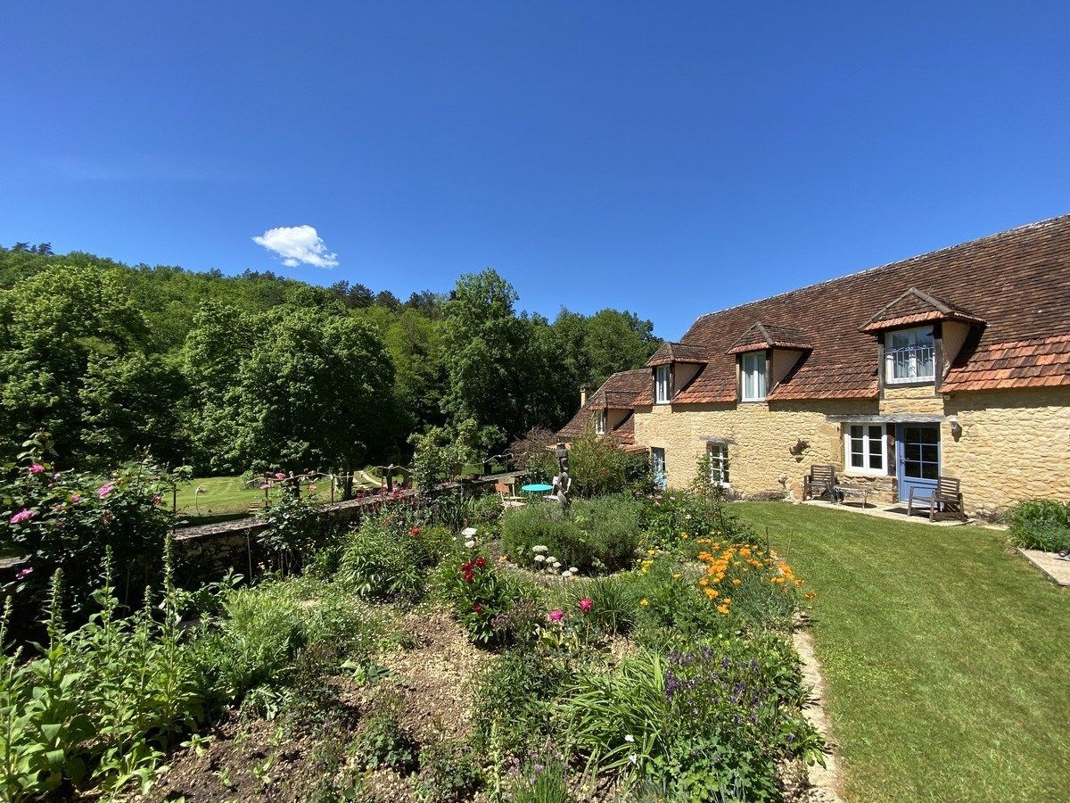 maison 15 Pièces en vente sur LES EYZIES (24260)