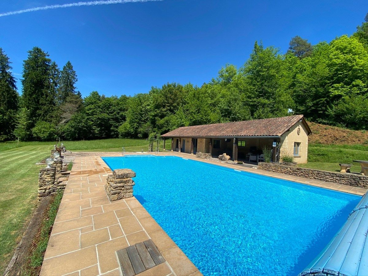 maison 15 Pièces en vente sur LES EYZIES (24260)