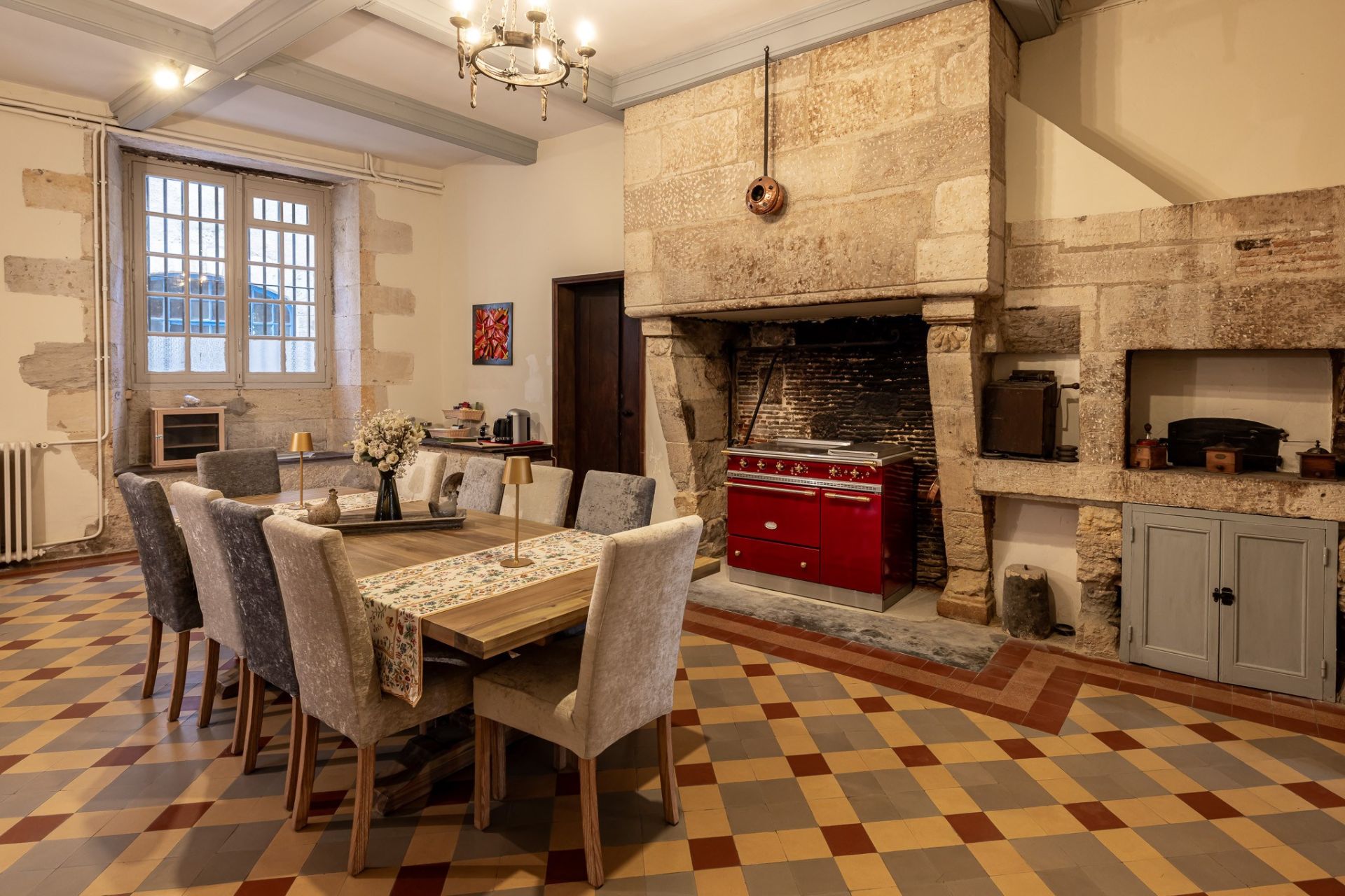 house 13 Rooms for sale on PERIGUEUX (24000)