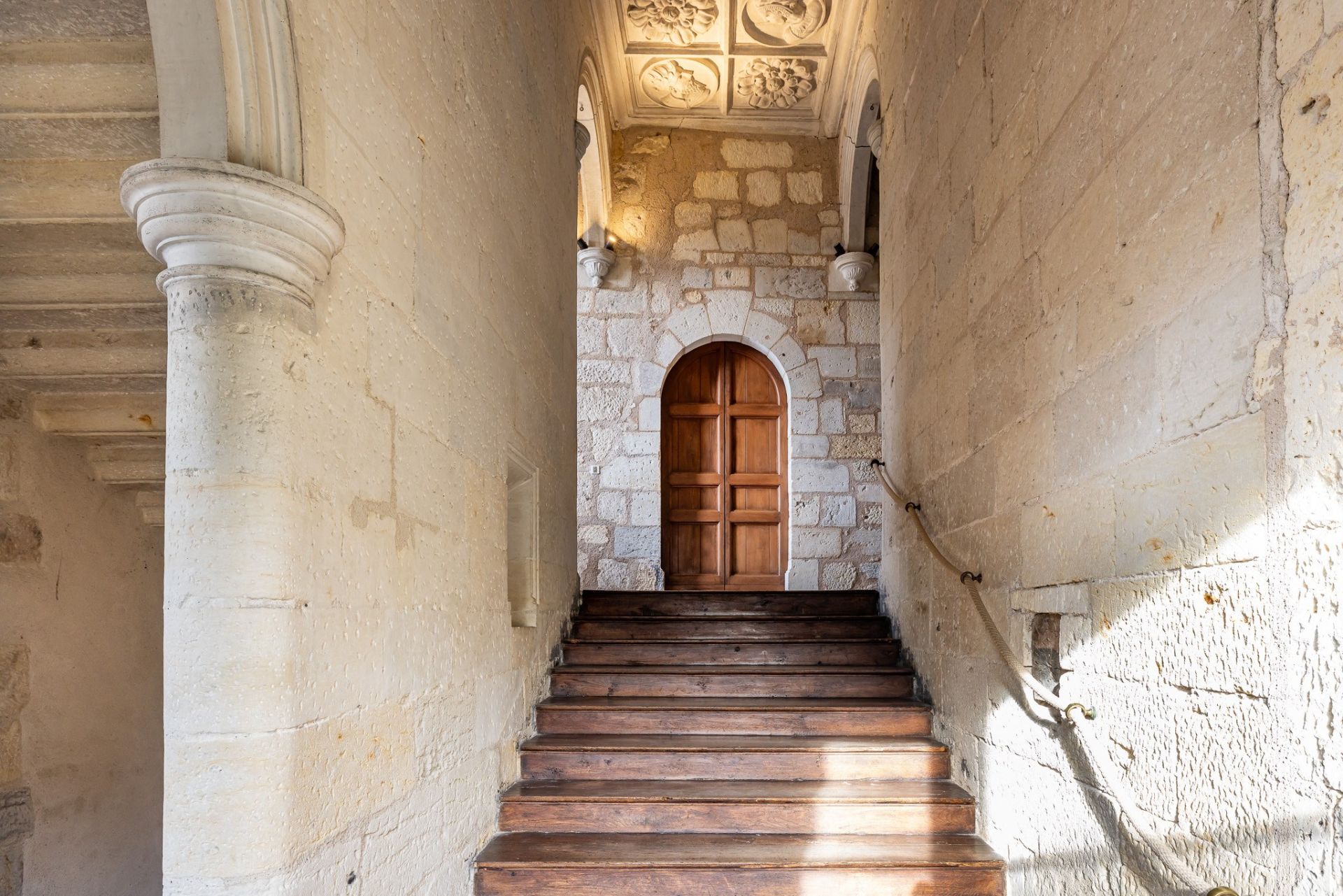 house 13 Rooms for sale on PERIGUEUX (24000)