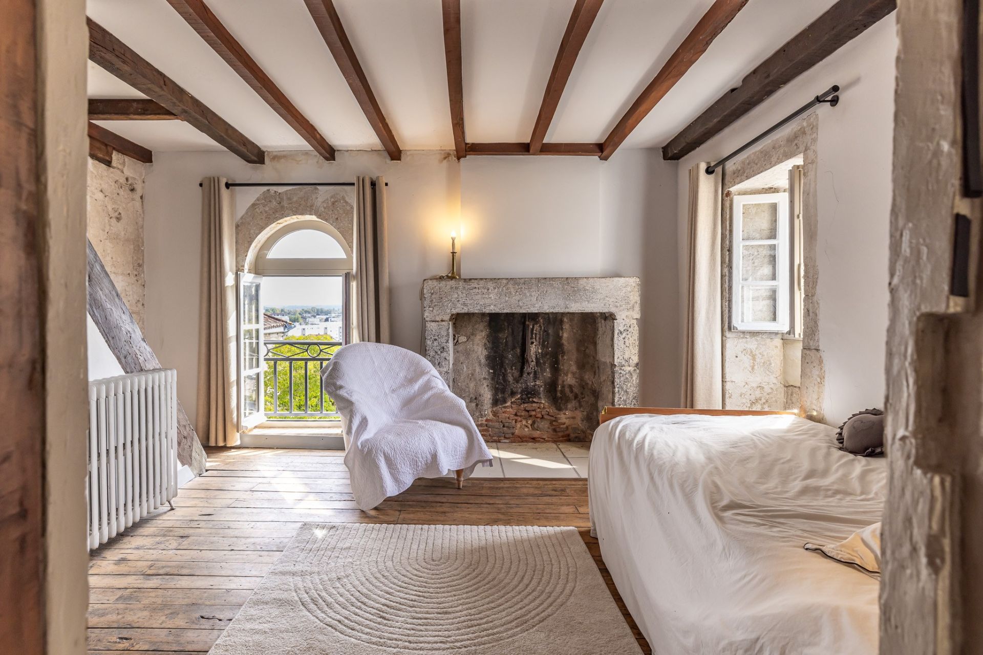 house 13 Rooms for sale on PERIGUEUX (24000)