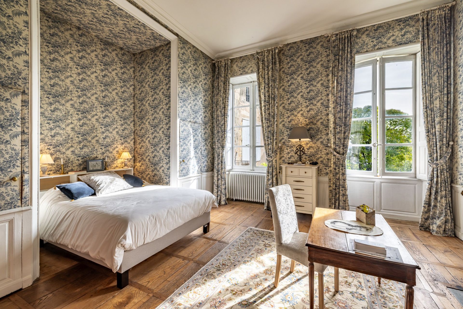 house 13 Rooms for sale on PERIGUEUX (24000)
