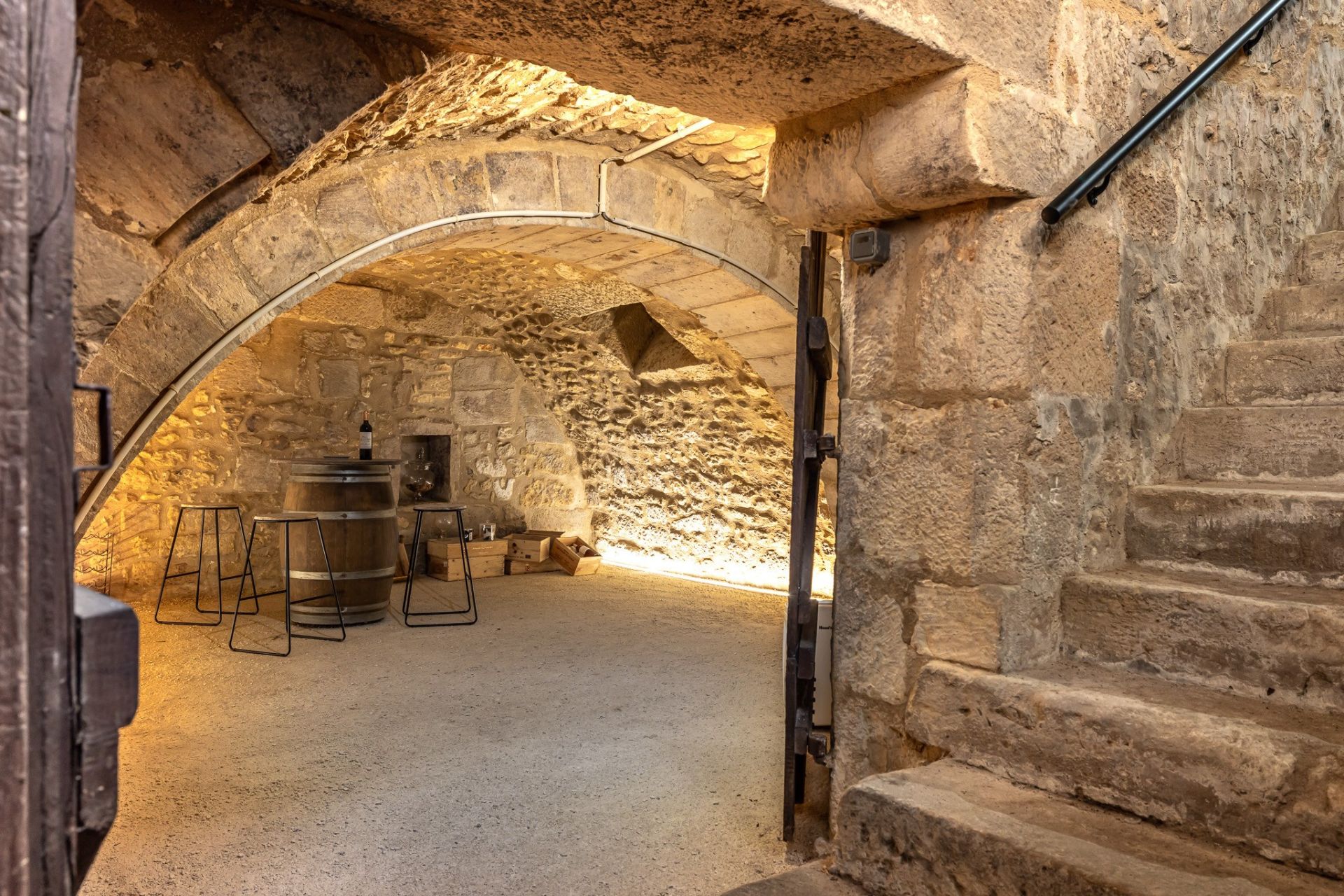 house 13 Rooms for sale on PERIGUEUX (24000)
