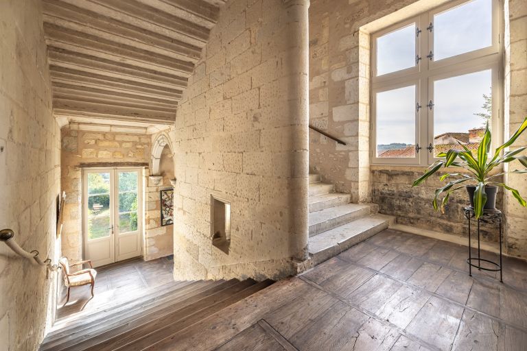 house 13 Rooms for sale on PERIGUEUX (24000)