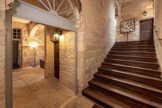 house 13 Rooms for sale on PERIGUEUX (24000)