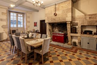 house 13 Rooms for sale on PERIGUEUX (24000)