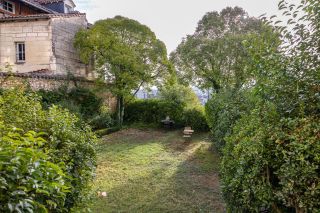 house 13 Rooms for sale on PERIGUEUX (24000)