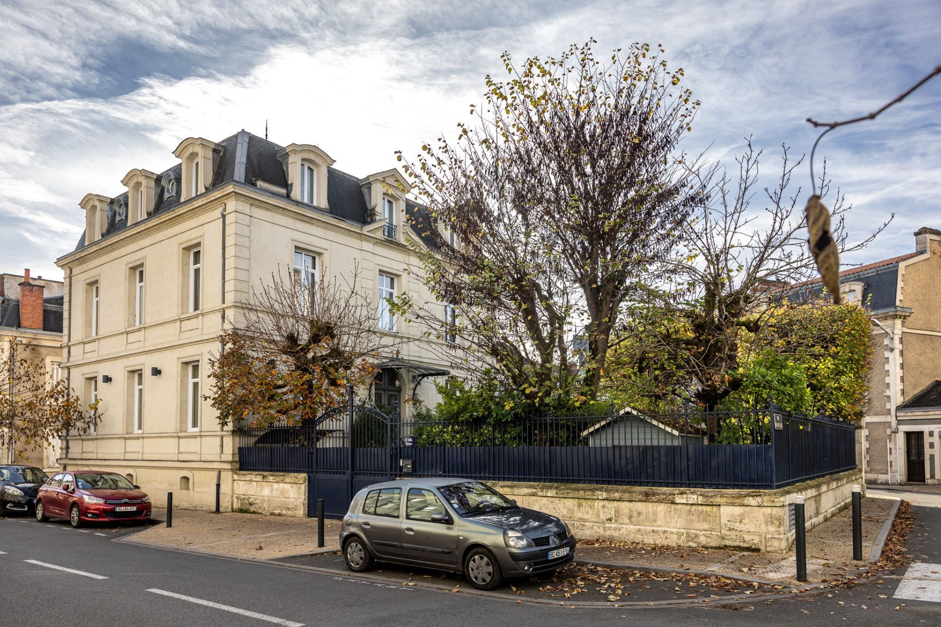 mansion 11 Rooms for sale on PERIGUEUX (24000)