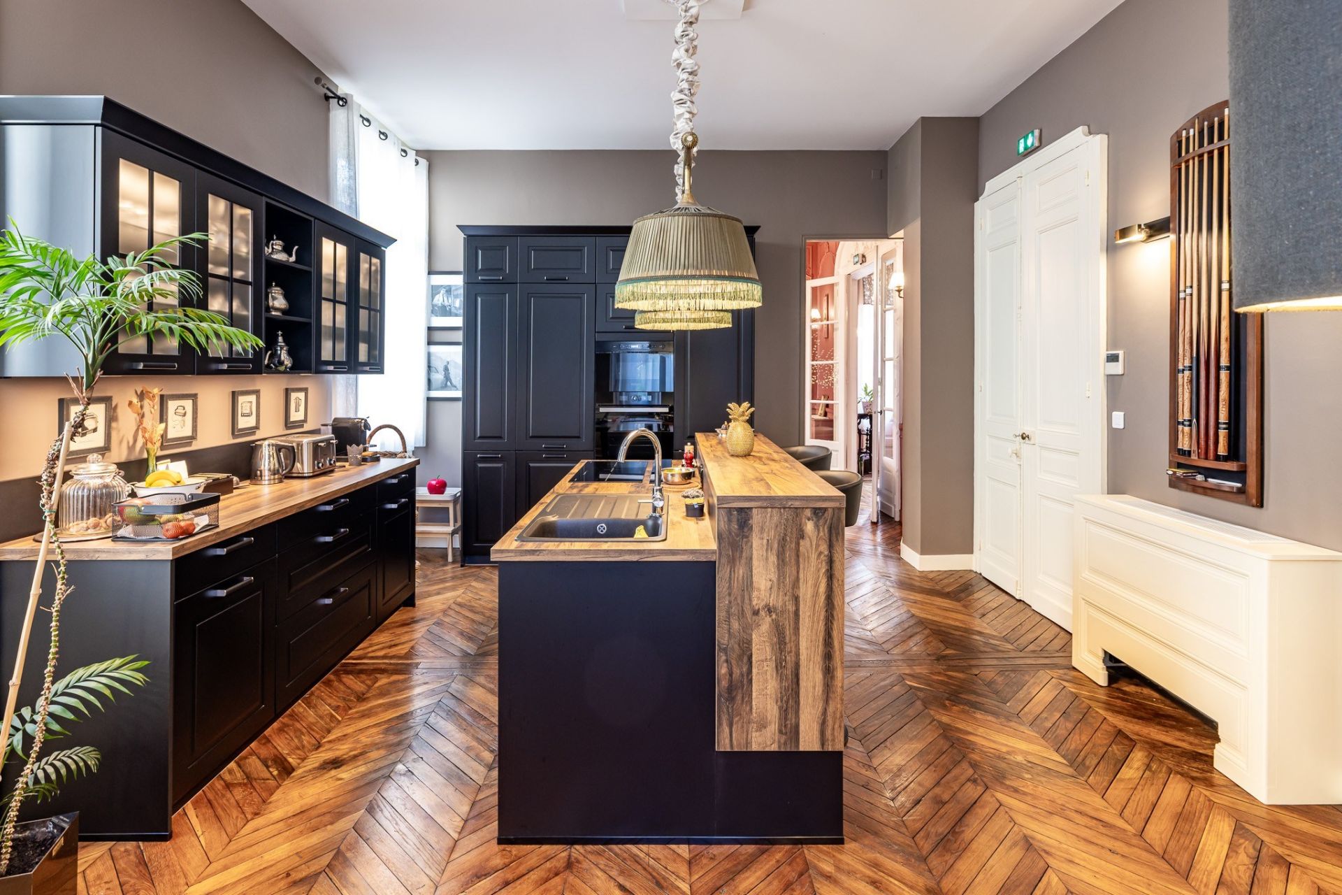 mansion 11 Rooms for sale on PERIGUEUX (24000)