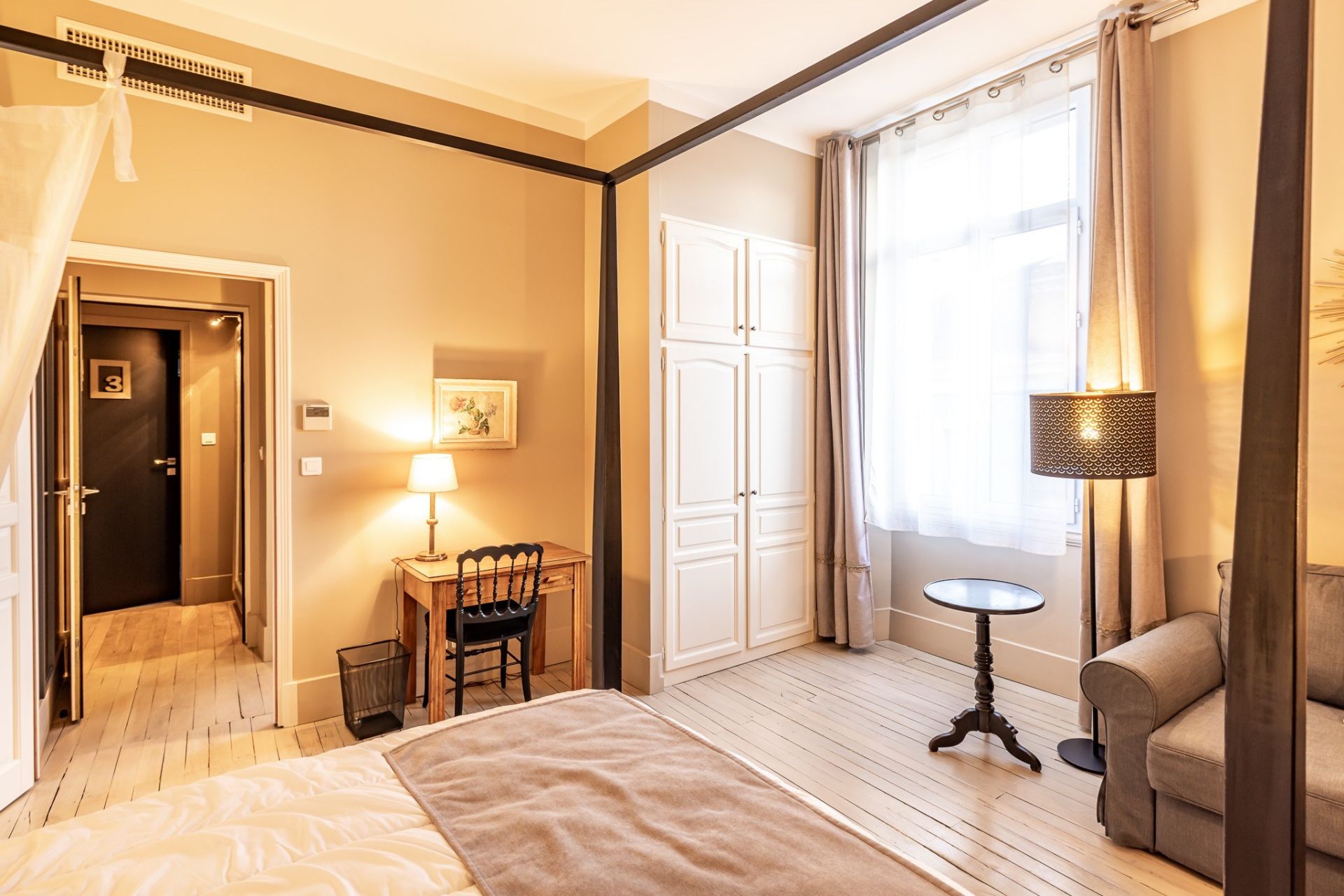 mansion 11 Rooms for sale on PERIGUEUX (24000)