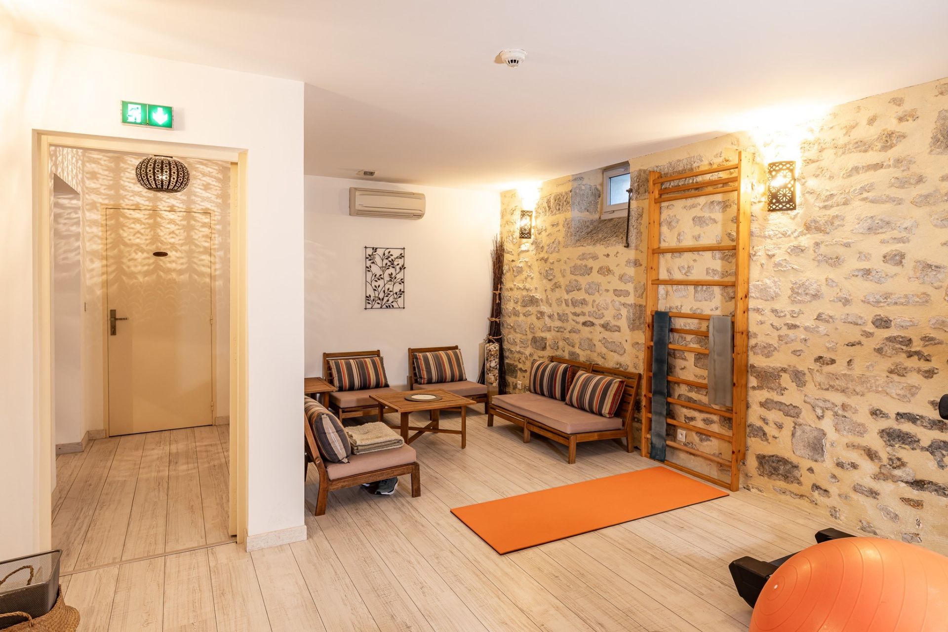 mansion 11 Rooms for sale on PERIGUEUX (24000)