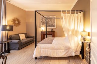 mansion 11 Rooms for sale on PERIGUEUX (24000)