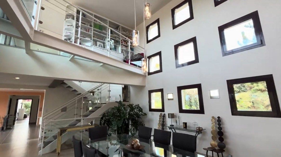house 14 Rooms for sale on PERIGUEUX (24000)
